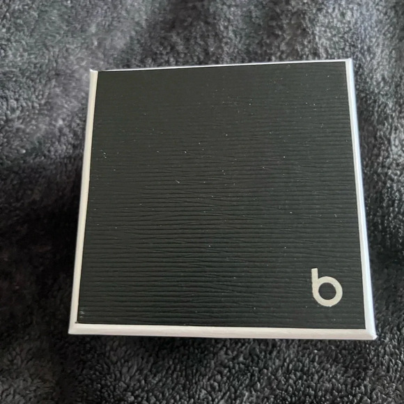 Bloomingdale’s jewelry/watch box - Picture 1 of 3